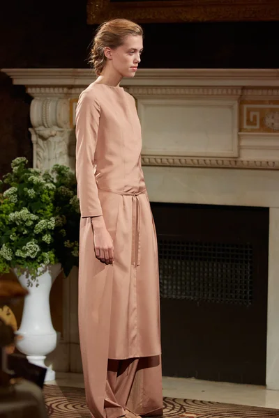 Look 10